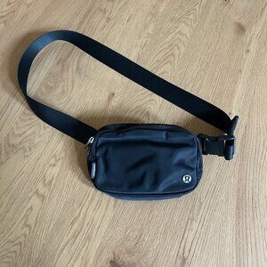Lululemon Everywhere Belt Bag 1L